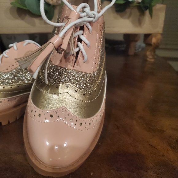 Gold and Pink Women's Brogues - Picture 2 of 3